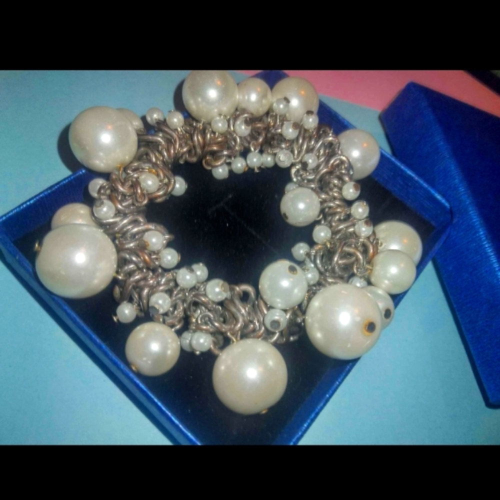 Vintage White Pearl & Silver Tone Bracelet